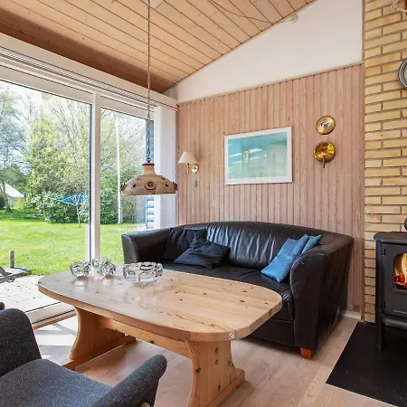 Two-bedroom Holiday In Vaeggerlose 26 * Bøtø By