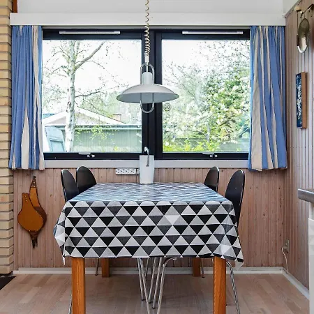 Two-bedroom Holiday In Vaeggerlose 26 Casa vacanze Bøtø By